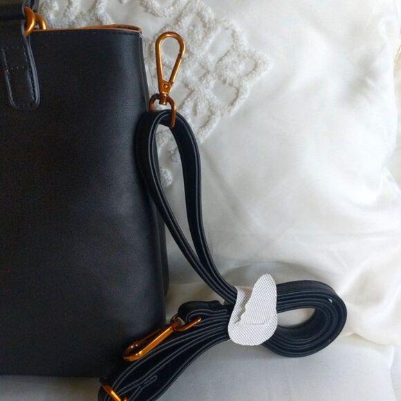 Street Level Small -Reversible Black / Leopard Tote - Picture 3 of 14